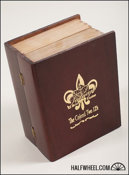 Tatuaje-Cojonu-The-Book.jpg