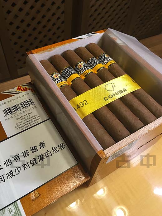 高希霸世纪四号（Cohiba Siglo IV）